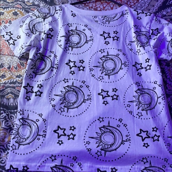 Plain white tee shirt with moon, sun & star design - Picture 2 of 2